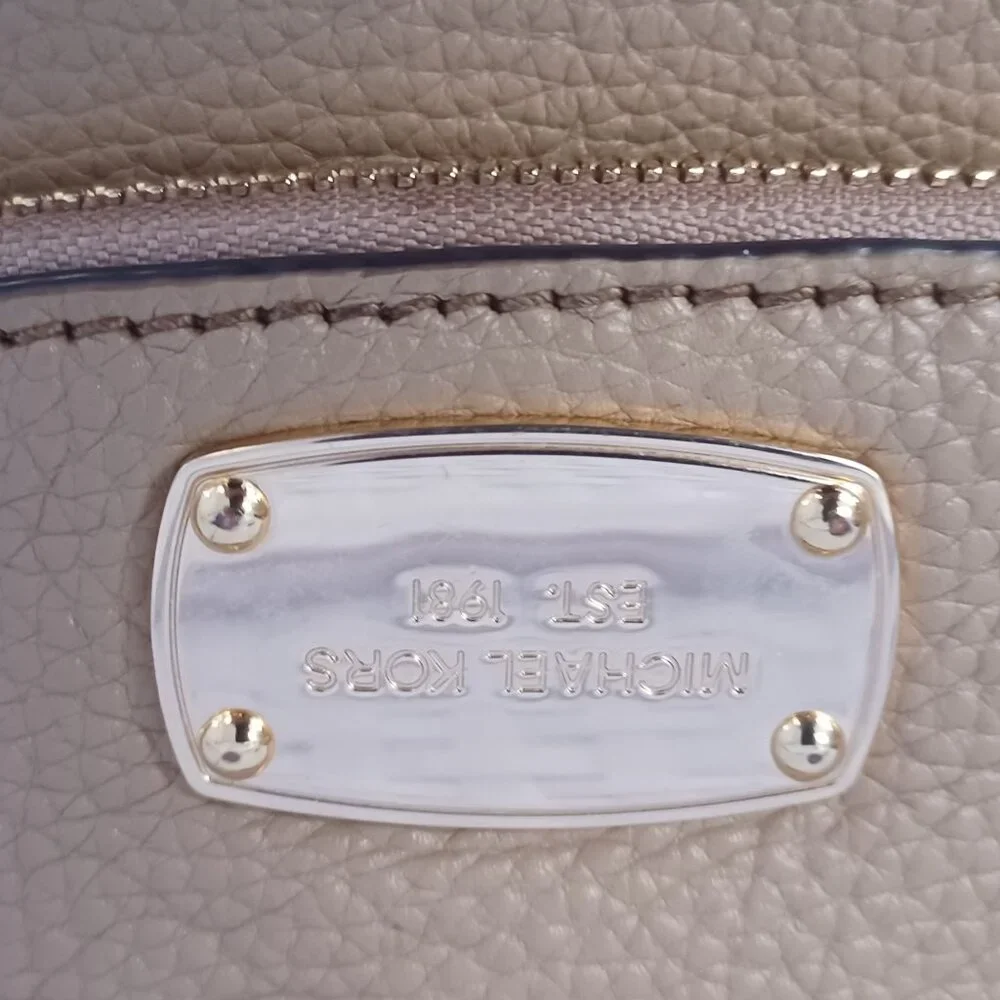 Michael Kors Bedford Cream Beige Pebbled Leather Crossbody Bag - Picture 8 of 13